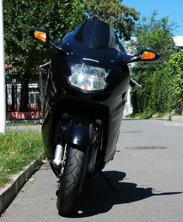 一代经典老款摩托车满满的回忆,摩托车一代经典情怀