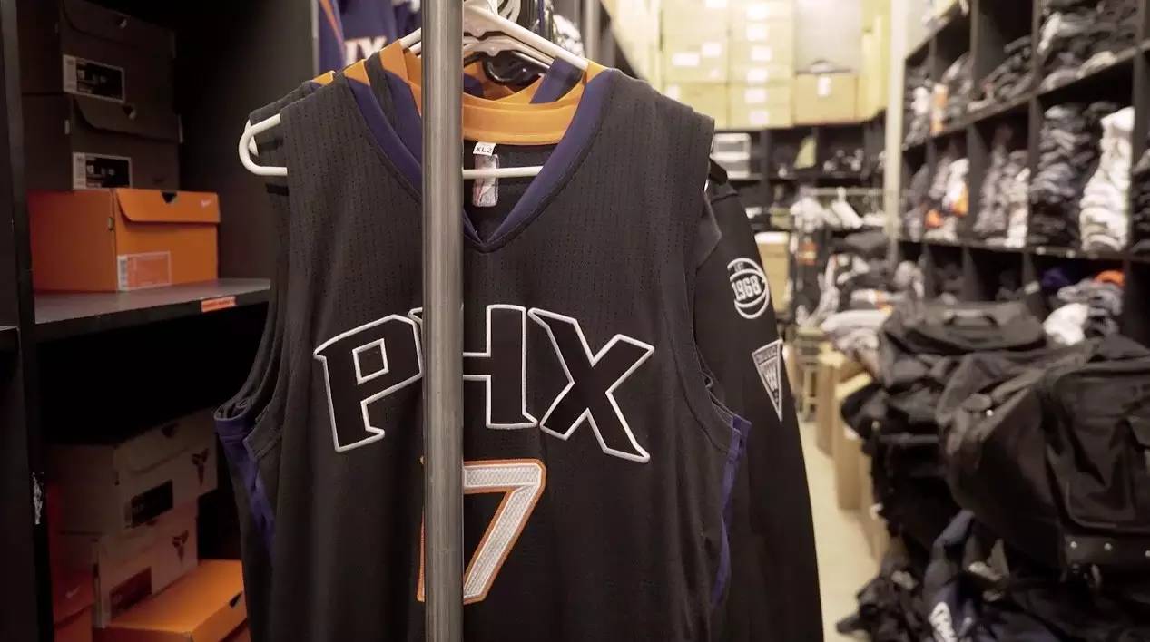 NBA球员的比赛服不归自己所有，送球迷还要自掏腰包？