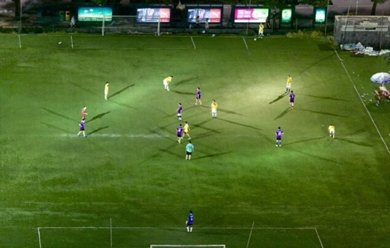 足球疯狂球迷视频,足球疯狂球迷冲场庆祝