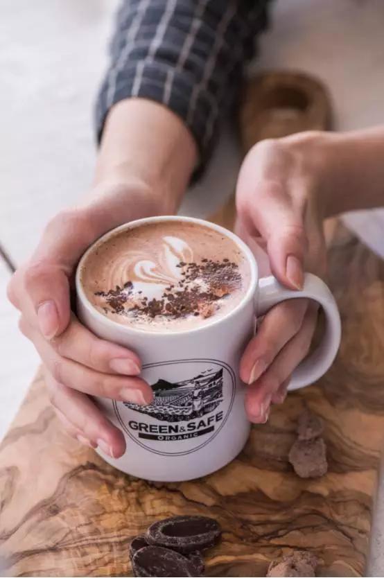 洒满阳光的下雪天，就要去喝这18杯热巧克力噢！