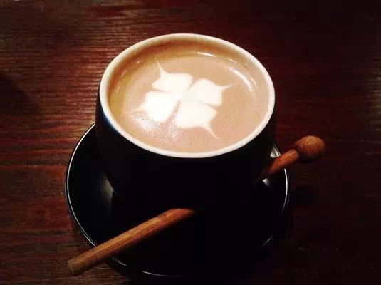 洒满阳光的下雪天，就要去喝这18杯热巧克力噢！