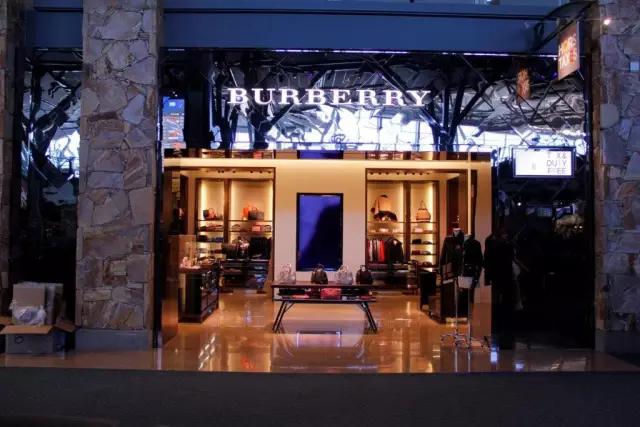 剁手一级预警！BV携神级小伙伴入驻温哥华机场免税店