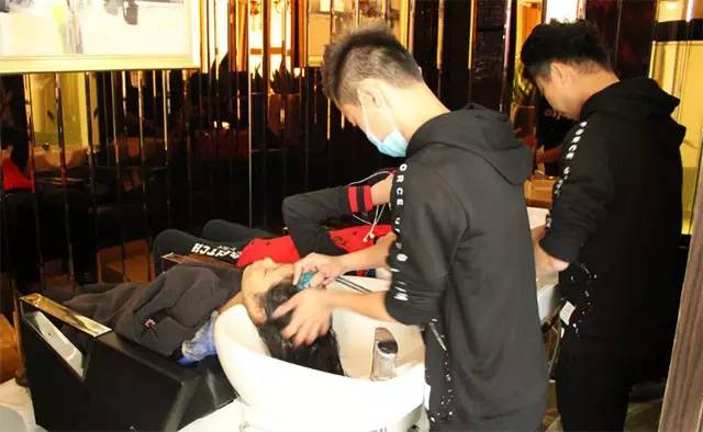 国外的洗发水含有聚醚硫酸,sulfate的洗发水