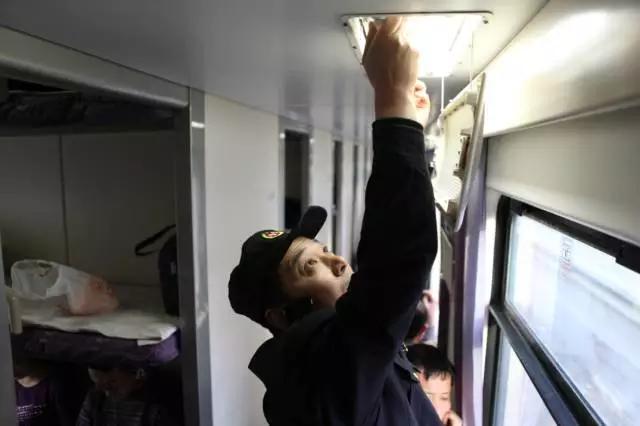 火车站列车员的真实生活,列车员上班的真实感受