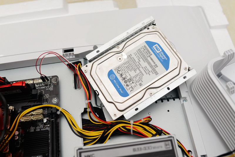 破天荒！HKCX320一体机带曲面屏，性能还能秒台式机