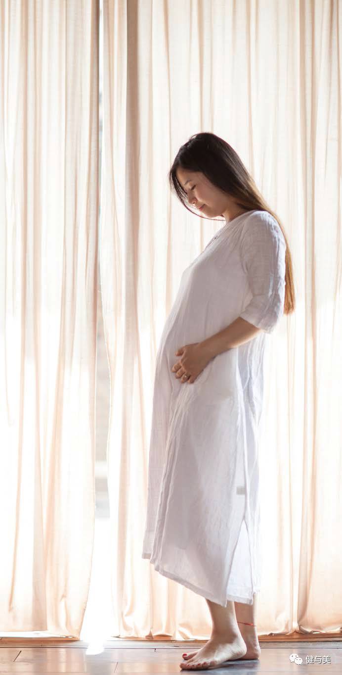 孕期肩膀背痛,孕期背痛瑜伽什么动作缓解