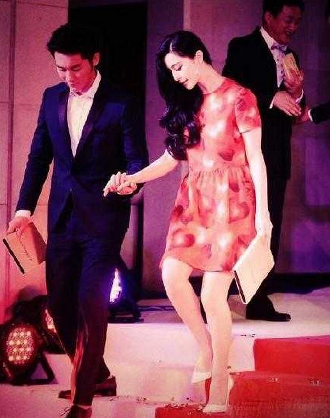 胡歌摔倒全过程,胡歌摔倒视频