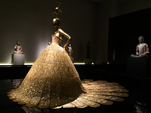 2017年女装流行趋势,2024年最流行潮流夏季女装