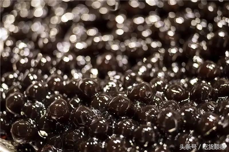 很多大明星都是大良这家店的粉丝，50杯明星同款奶茶免费送！