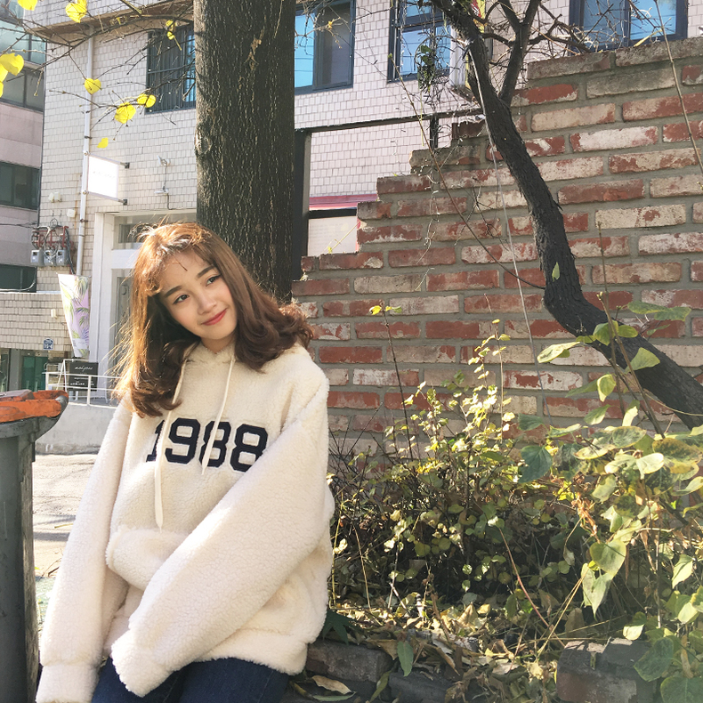 韩剧穿搭秋冬大衣卫衣,韩剧连帽拉链卫衣搭配裤子