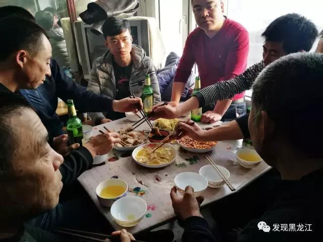 现场实拍农村一家人杀年猪全过程,东北农村真实生活杀年猪