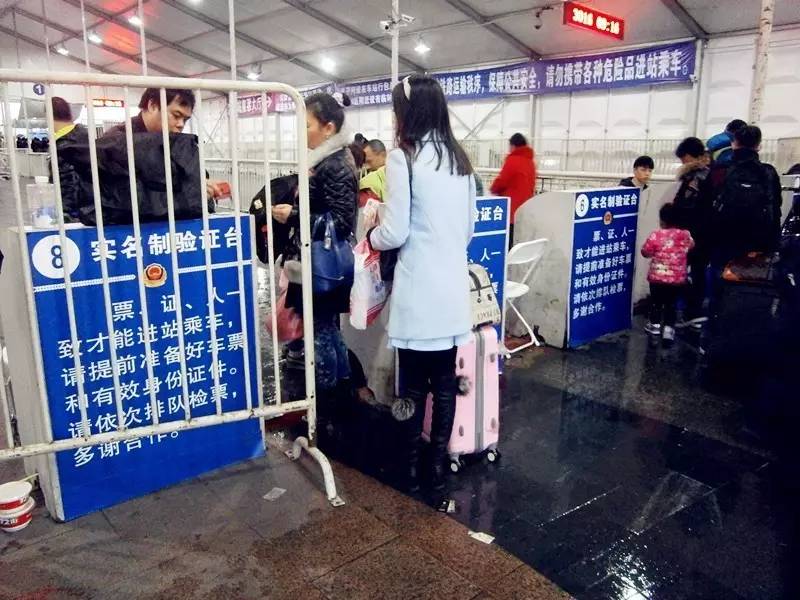 2008年广州火车站春运真实情况,2007年的广州火车站春运视频