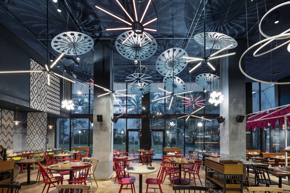 “家以外的家”繁花似锦–巴塞罗那花园餐厅