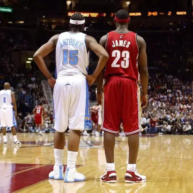 我们带着MeloM13来到即将重装开业的NIKE体验店