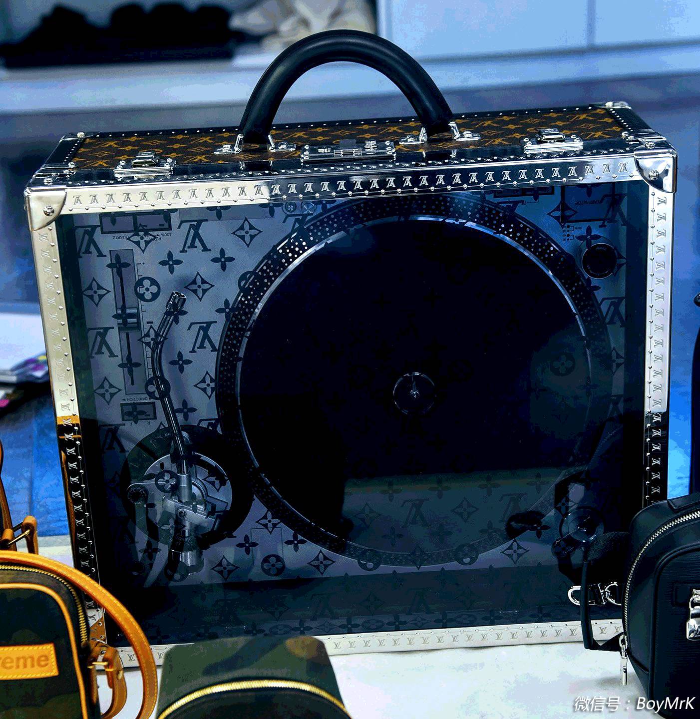 supreme为什么和lv合作,超级难买lv手包