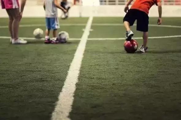 新闻910加油“中国杯”公益足球捐赠第二站：看，他们脸上的笑