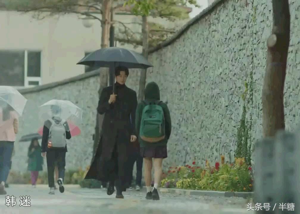 鬼怪金高银同款大衣,鬼怪女主绿色卫衣什么牌子