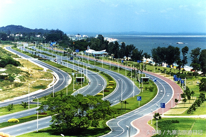厦门唯一一个有海且叫厦门的城市,厦门是个风景优美的城市