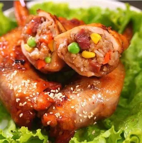 今天来分享一道鸡翅包饭的教程,如何制作正宗鸡翅包饭