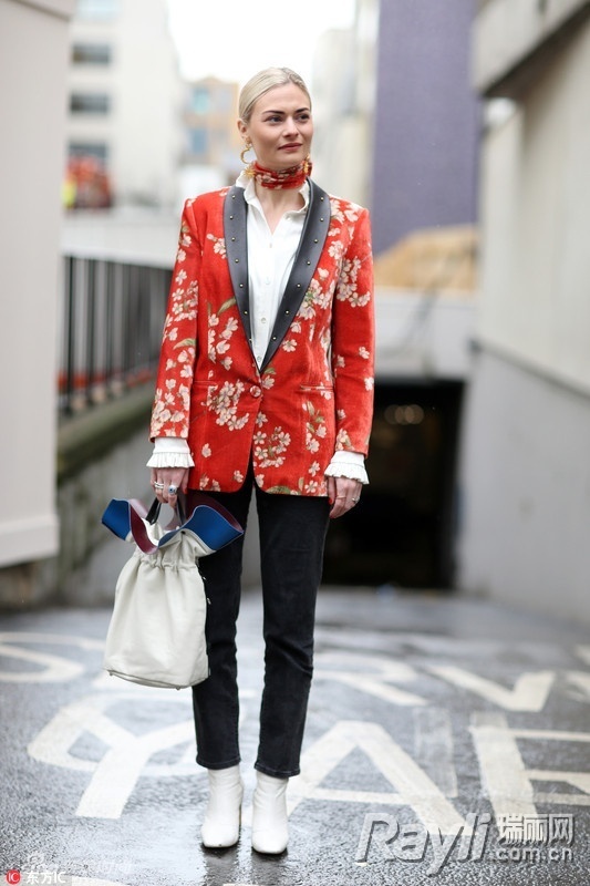 肩宽可以穿v领荷叶边上衣吗,肩宽适合穿什么圆领还是v领上衣