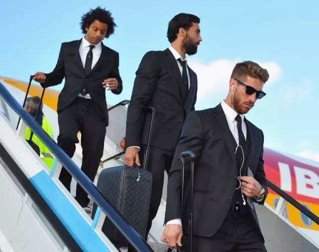 足球谁穿西装最帅,足球运动员穿西装最帅