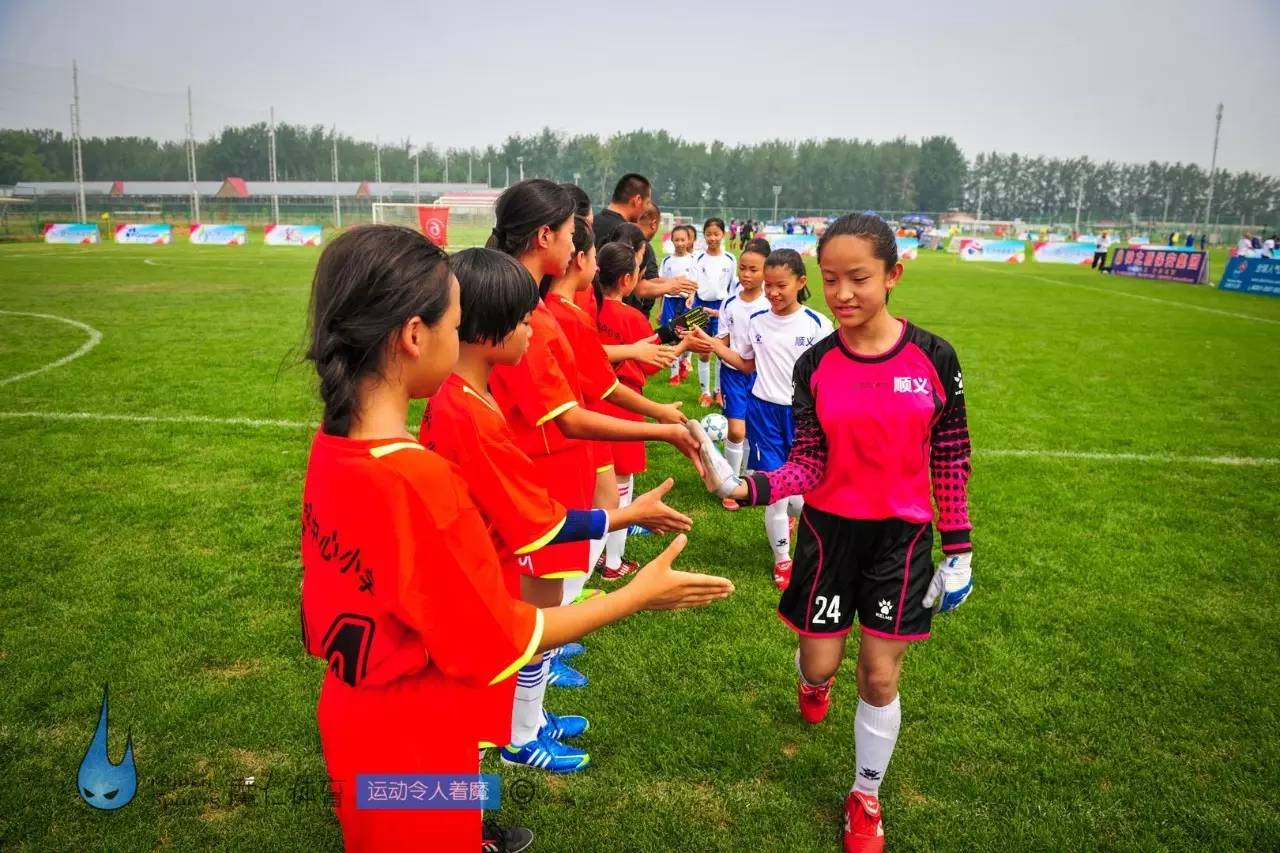足球女孩反差转场,定格女生版