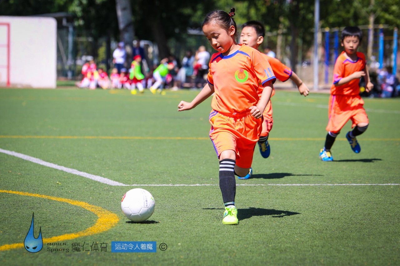 足球女孩图文,足球女孩反差转场