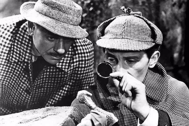 夏洛克福尔摩斯卷福,夏洛克和福尔摩斯是不是同一个人