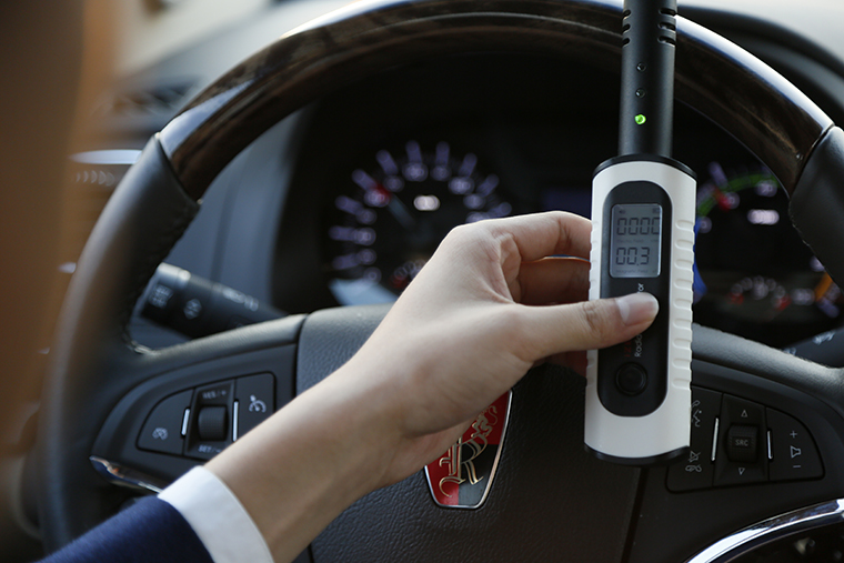 荣威e950真实油耗测试视频,荣威e950碰撞测试