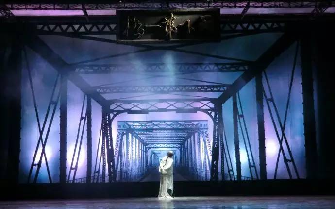 每看一出戏,就好像亲自经历了一场不能NG的人生|雅趣戏剧群在聊啥