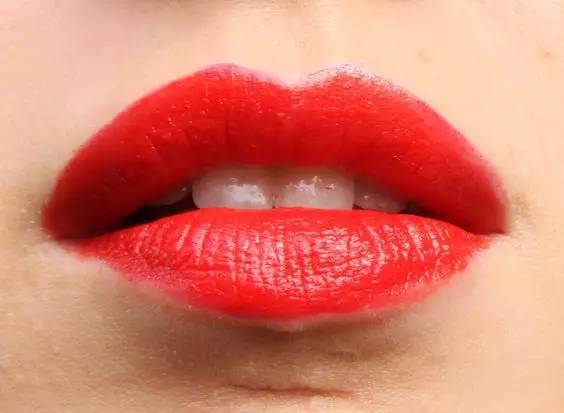 大红唇特别显老,大红唇真的很考验气质