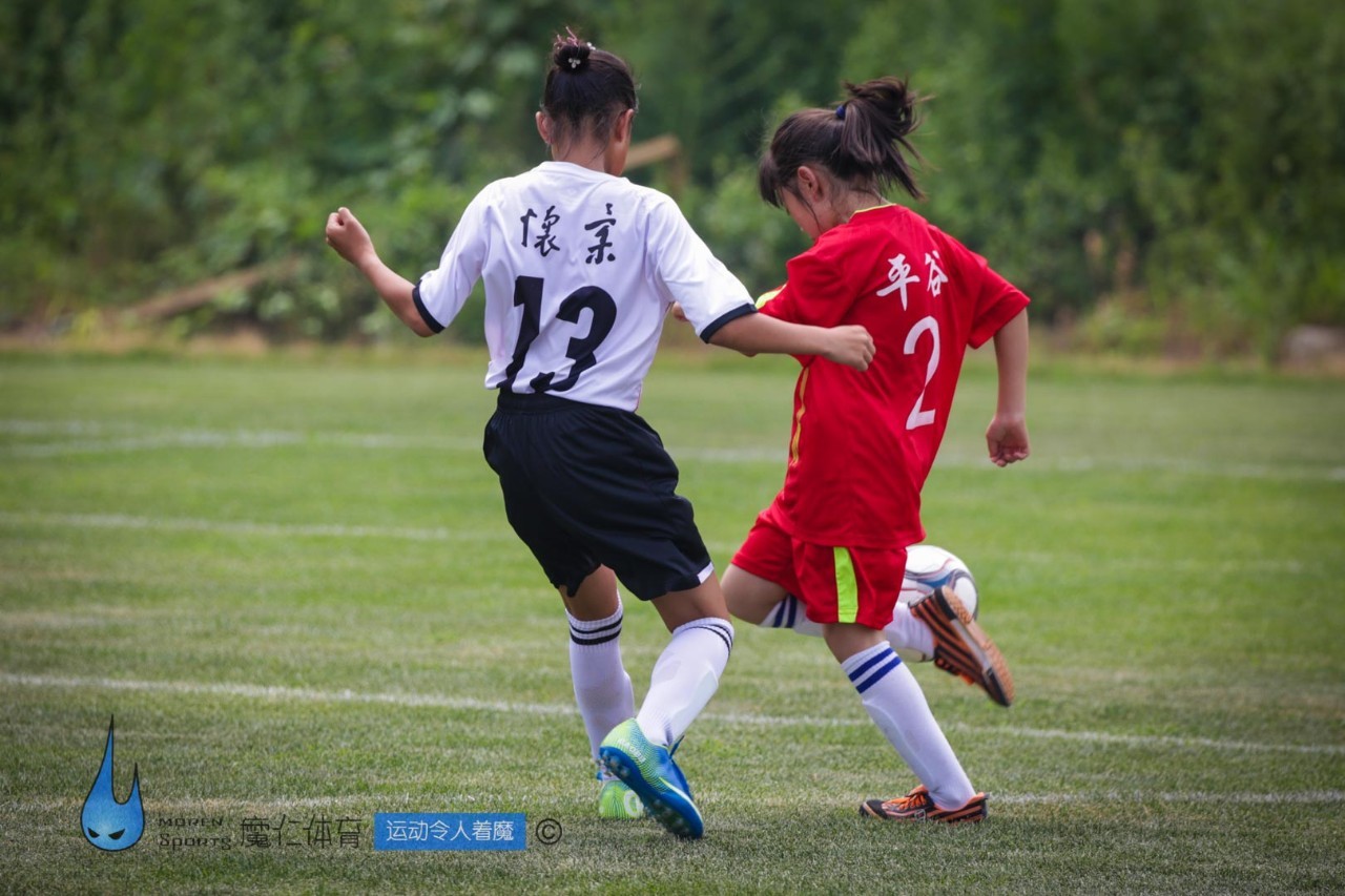 足球女孩反差转场,定格女生版