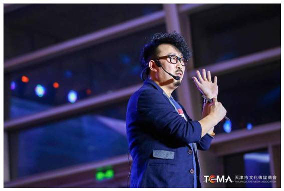 台前幕后多花絮,台前的演出幕后的花絮