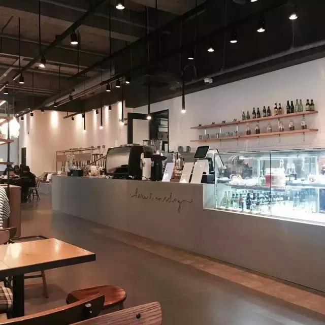 等有钱了，追到韩国欧巴们的店里来场美妙的偶遇！