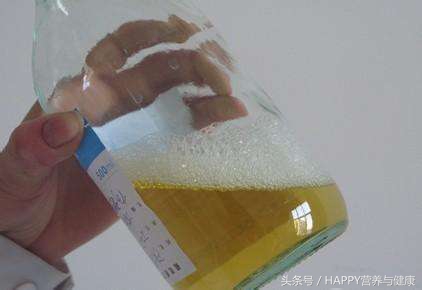 尿血尿频尿起泡怎么回事,尿频尿血还有血块是怎么回事