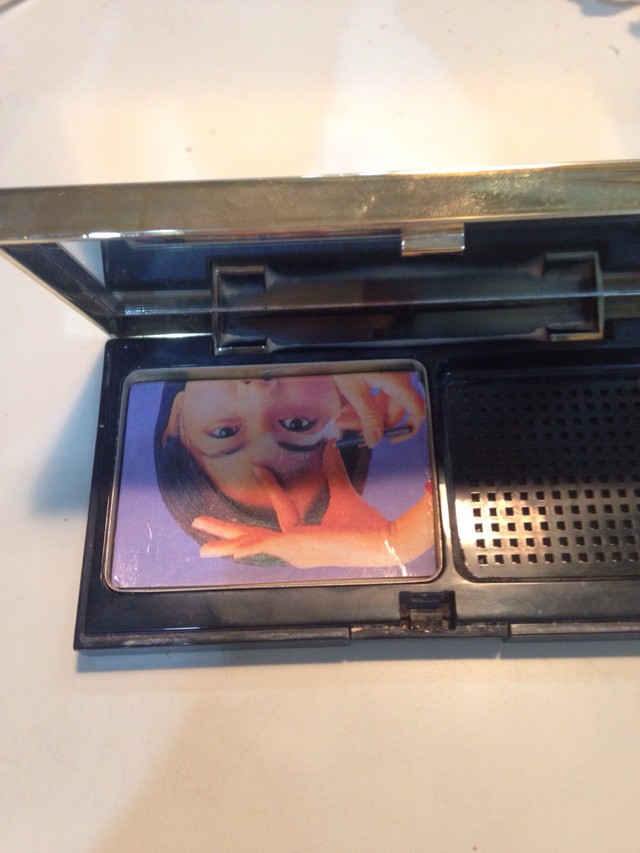 粉饼都碎了怎么补救,腮红眼影碎了怎么处理