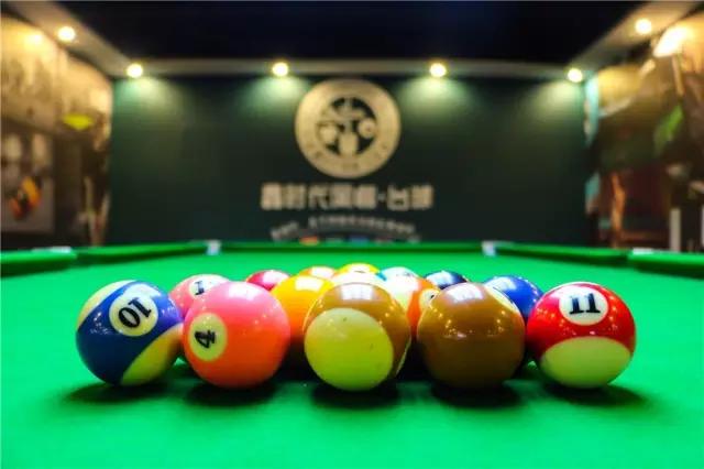 40寸曲面屏+全场乔氏台球桌，这恐怕是我在天津见过最牛的网咖