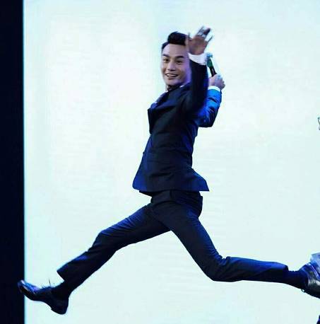 王凯张杰同框,王凯和李健唱歌