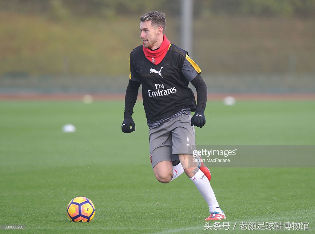 门外汉nb踏入足球市场是自找没趣？其实它也是30年球鞋老司机