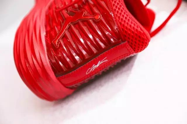 我们带着MeloM13来到即将重装开业的NIKE体验店