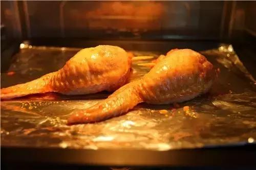 今天来分享一道鸡翅包饭的教程,如何制作正宗鸡翅包饭