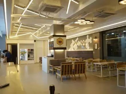 等有钱了，追到韩国欧巴们的店里来场美妙的偶遇！