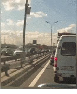 广东地铁老外挑衅被打视频,在地铁上挑衅老外