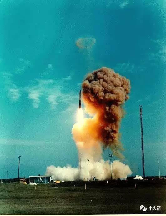 卫星上黄色膜是什么,卫星表面金色薄膜