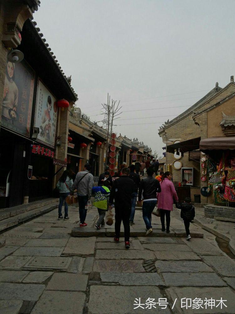 陕北俊俏女子勇闯袁家村大嘴吃四方