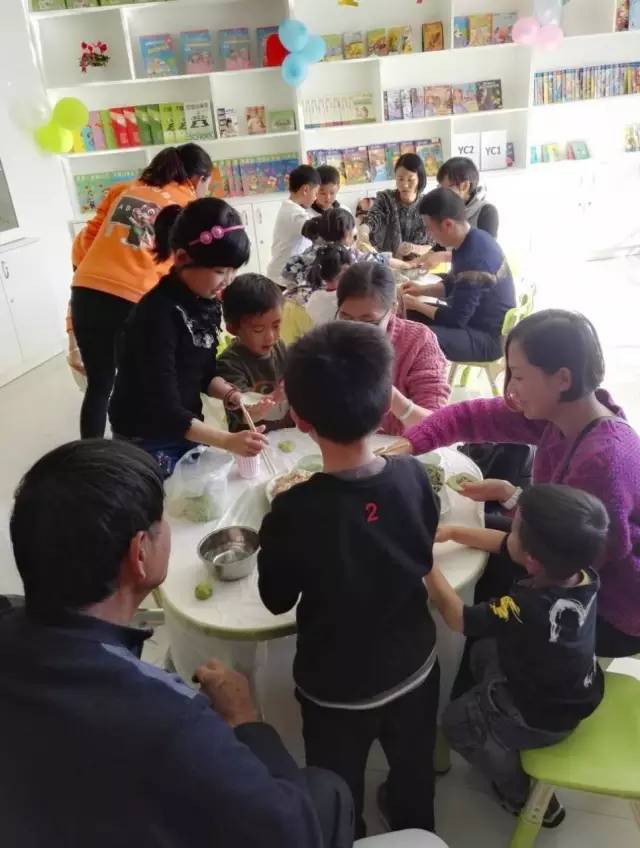 只是一顿饺子的事，芒市洛基山的孩子都能玩出新花样！