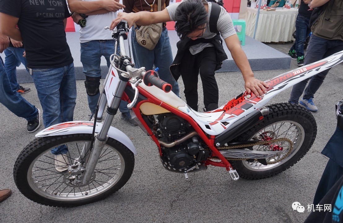 骑行西藏遇女孩,骑行318川藏线糊涂蛋