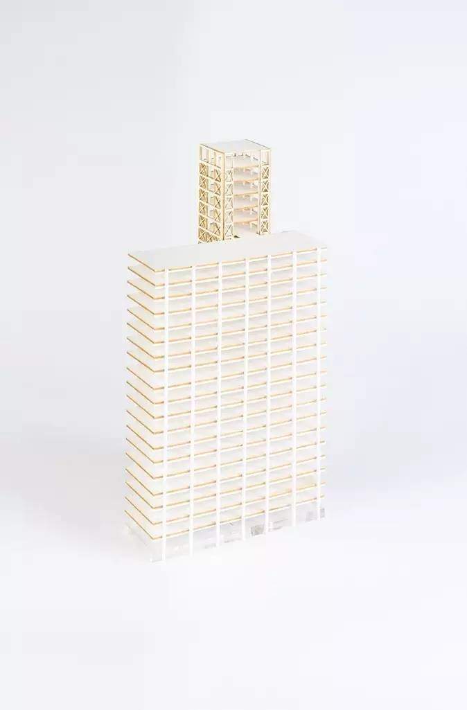 摩天大楼的浪漫 (浪漫的摩天大楼)