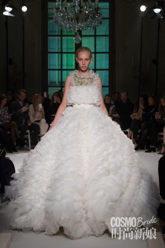 如果我是孔刘的鬼怪新娘，就穿上巴黎高定周这些美美的婚纱嫁给他！