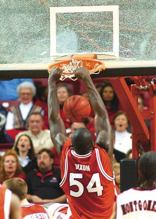 不再害怕被霸凌想灌爆篮板？有本事来试试